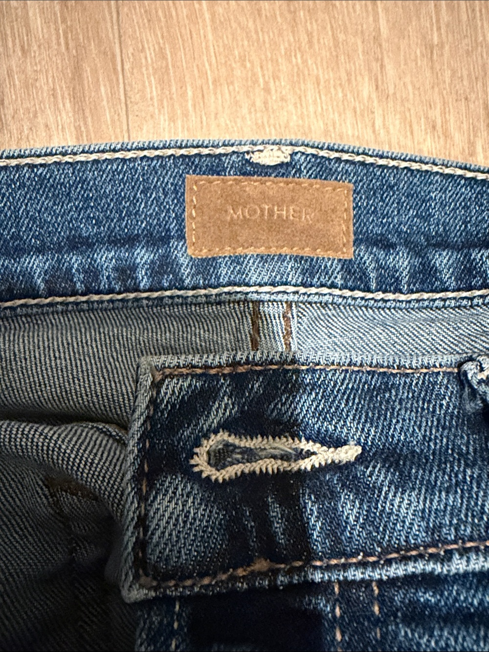 NWT MOTHER The Scrapper Cuff Ankle Fray Jeans Size 26 - Picture 9 of 9
